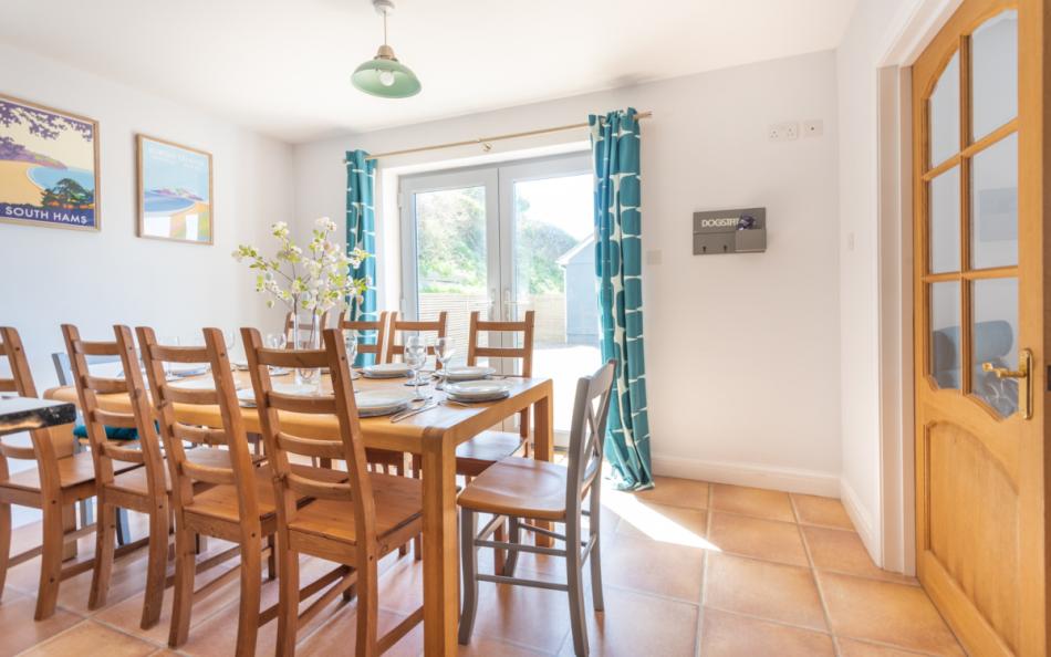the dining area at Wavelet 