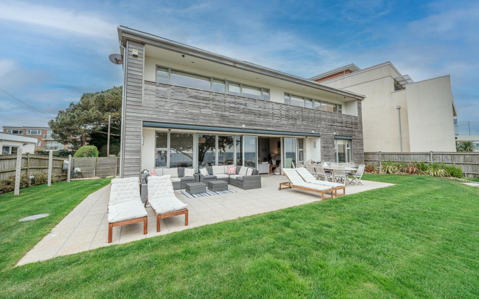 Hook Sands in sAndbanks, Poole, large house, sleeps 14 for group holidays