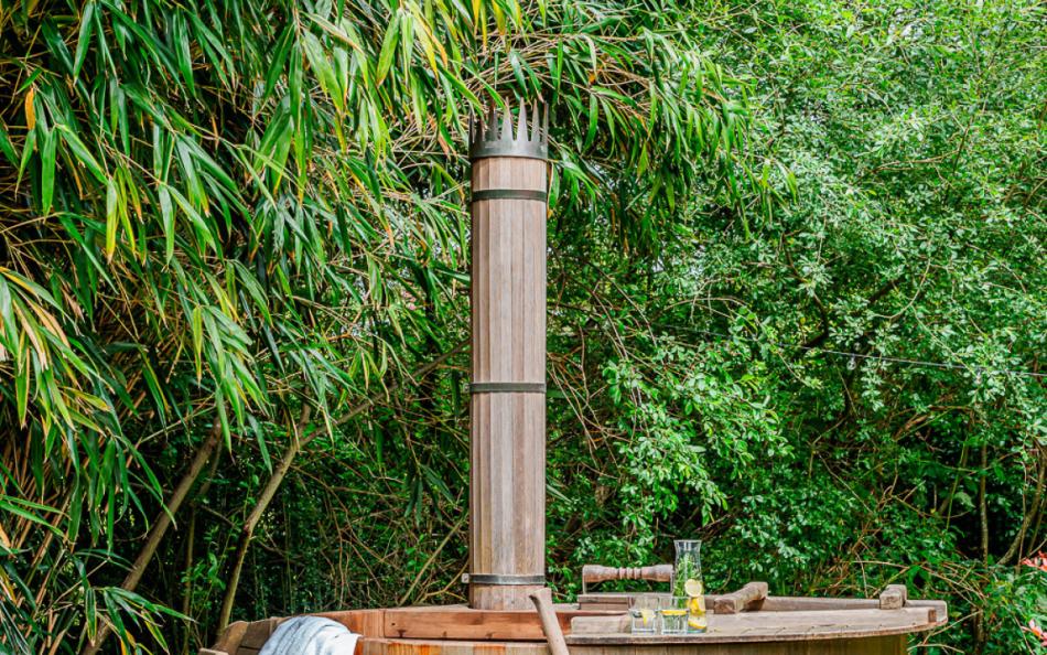 Jacuzzi at Dell Cottage