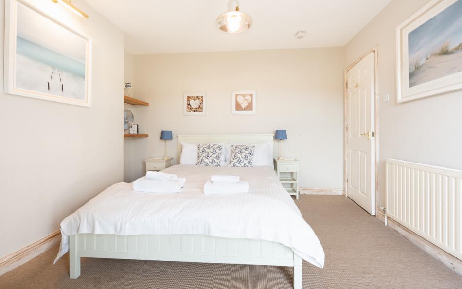 Bedroom 2 with double bed at 9 Courtenay Street