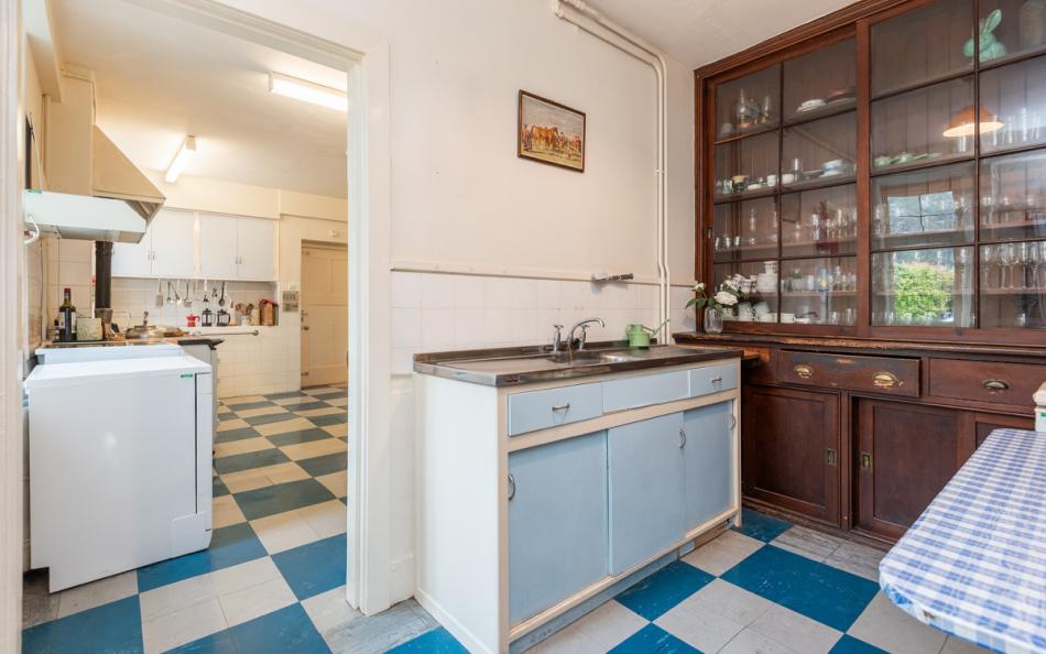 Country style kitchen at Holmbush 