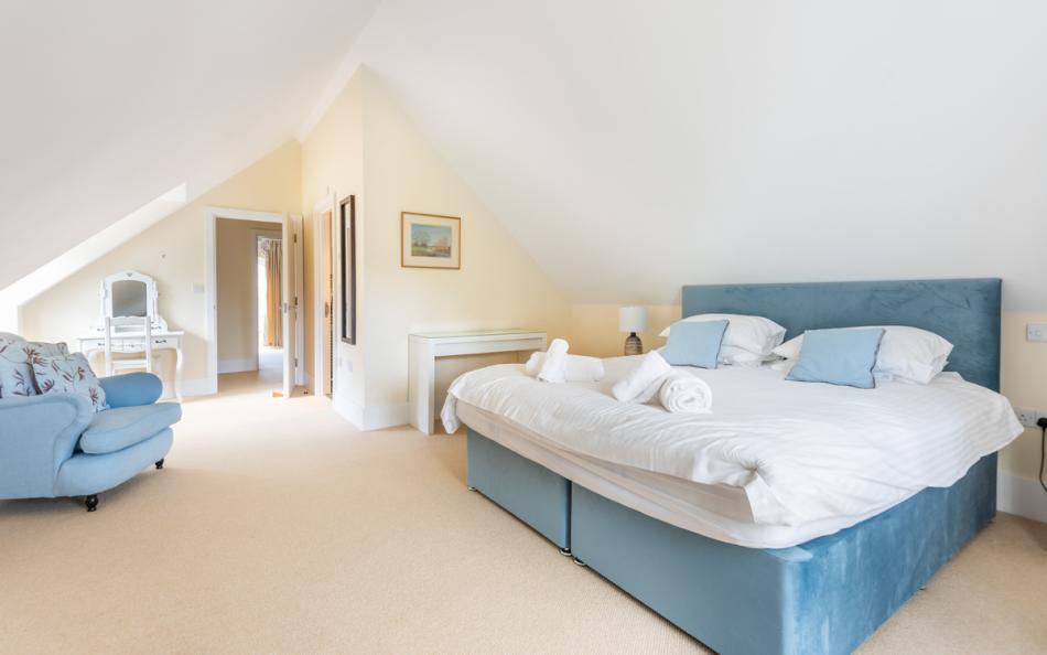 Master bedroom at 11 Combehaven in Salcombe
