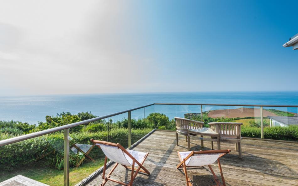 Relax and enjoy sea views from Horizons, a 4 bedroom holiday home in coastal South Devon.