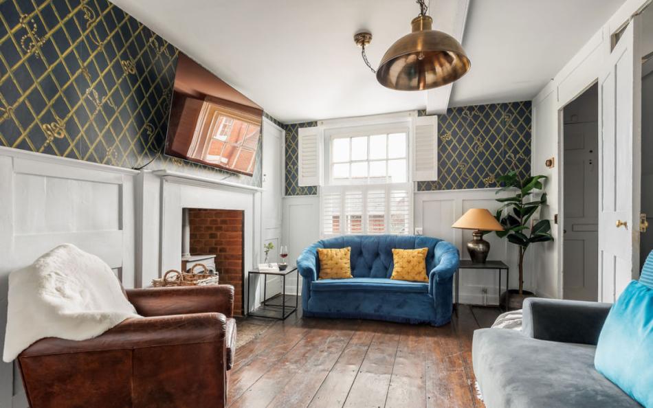 cottage styled lounge at Saddlers Cottage