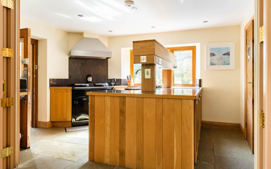 Quality, solid oak kitchen at Perchwood Shippon