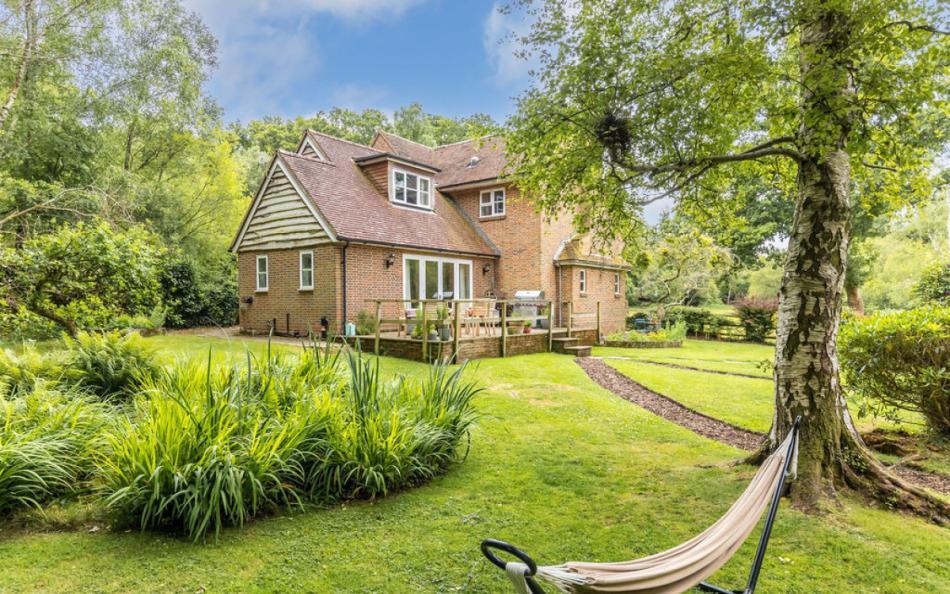 Beautiful gardens at Dell Cottage