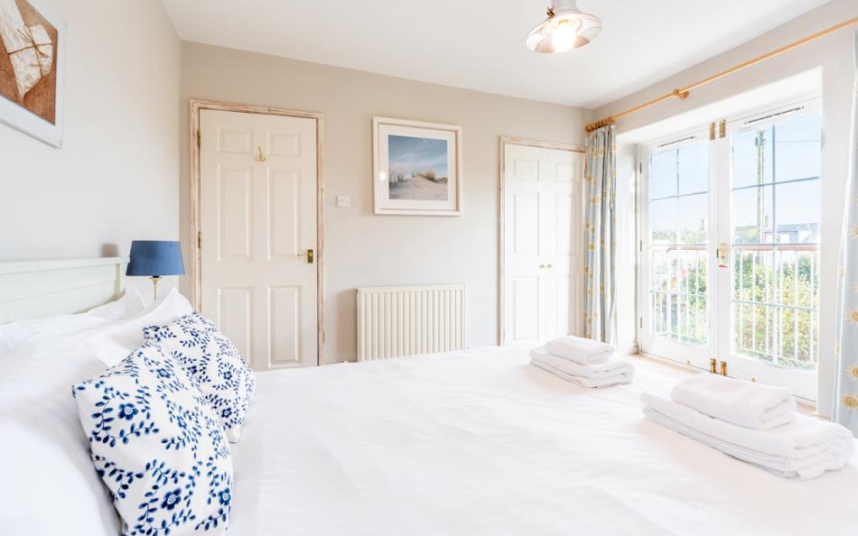 Bedroom 2 with doors at 9 Courtenay Street