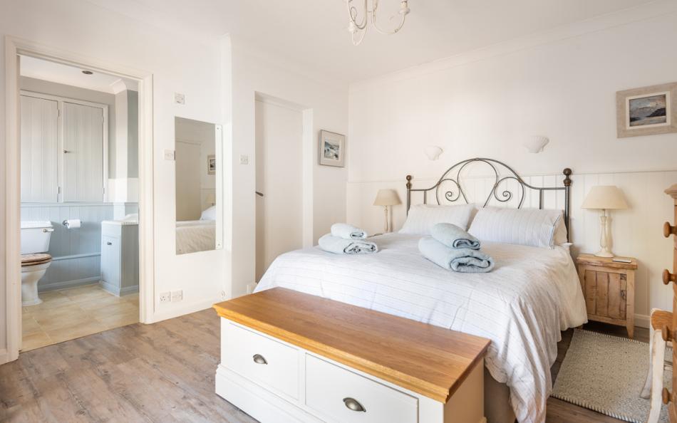 The master bedroom at 1 Kings Cottages