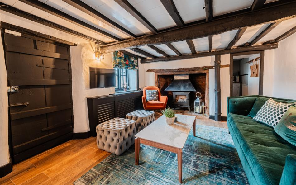lounge and fire at Fiddlesticks Cottage