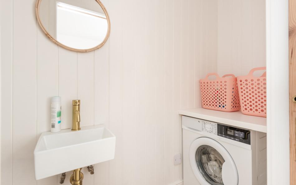 Laundry room with additional WC and basin at Craiglands