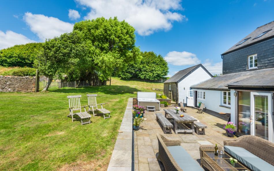 Different view of patio area at Bigbury Court Farmhouse