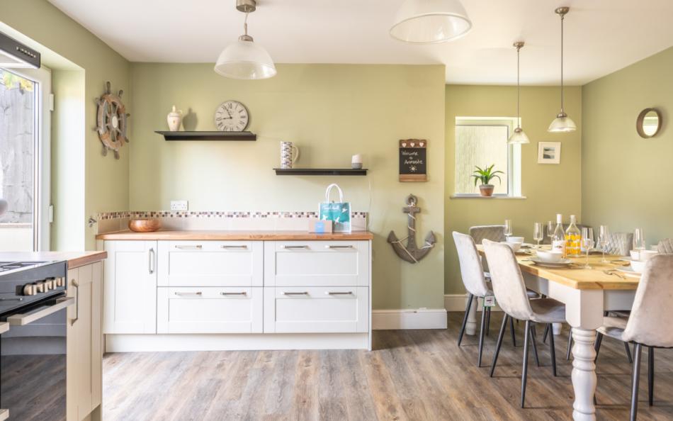 Kitchen diner at Ammonite