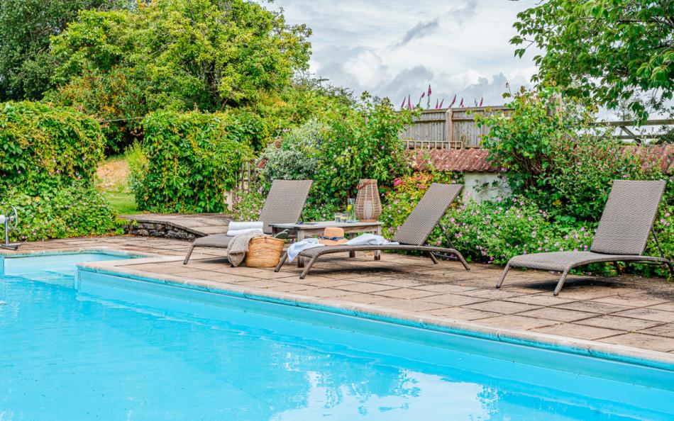 outdoor swimming pool at Old Farm Cottage near Lymington, sleeps 8