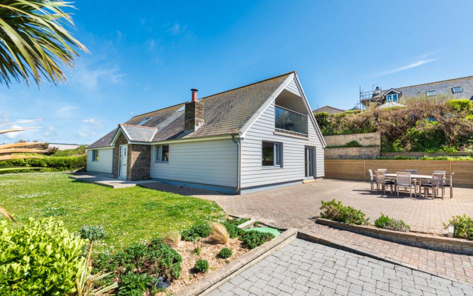 the cottage exterior at Wavelet 