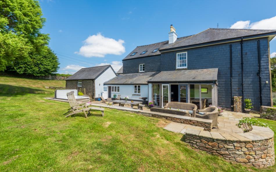 Side view of the stunning large holiday home at Bigbury Court Farmhouse