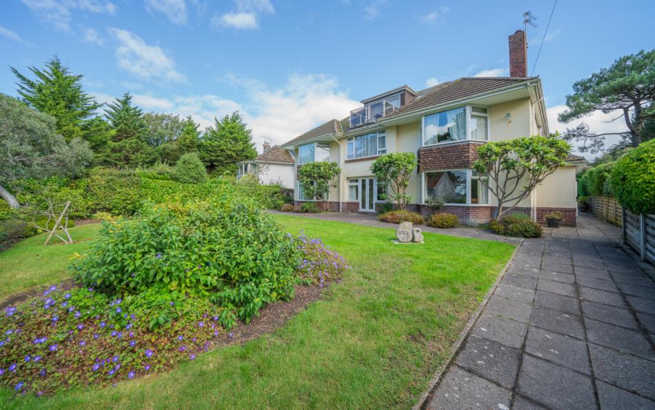 Upper Deck holiday house in Sandbanks, sleeps 8 people near Poole