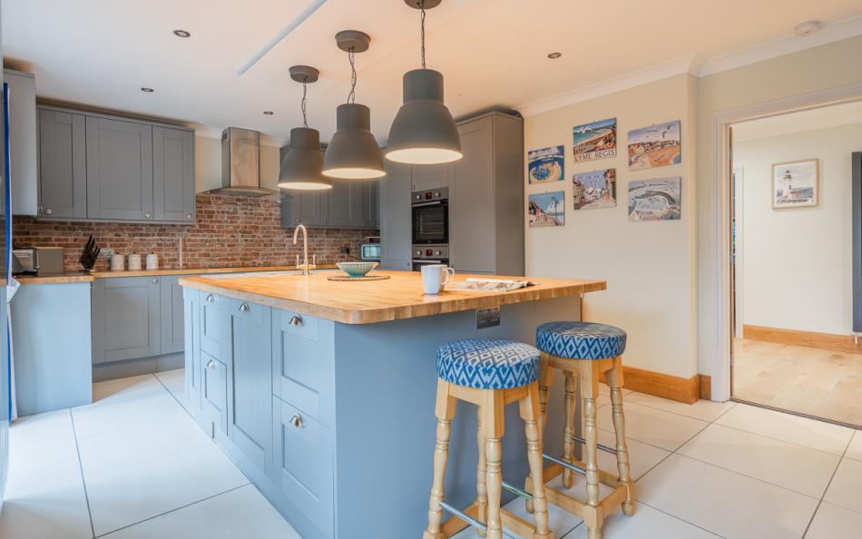 Kitchen area with breakfast bar at Rhododendron House