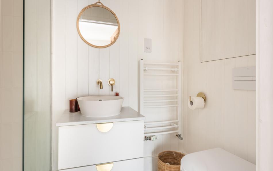 Master bedroom ensuite bathroom with walk in shower at Craiglands