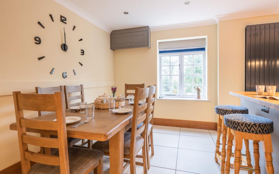 dining table at Rhododendron House