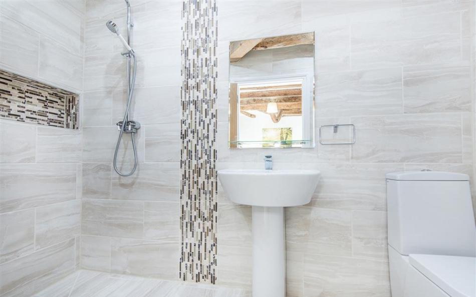 Ground floor ensuite Wet room at Berry's Barn 