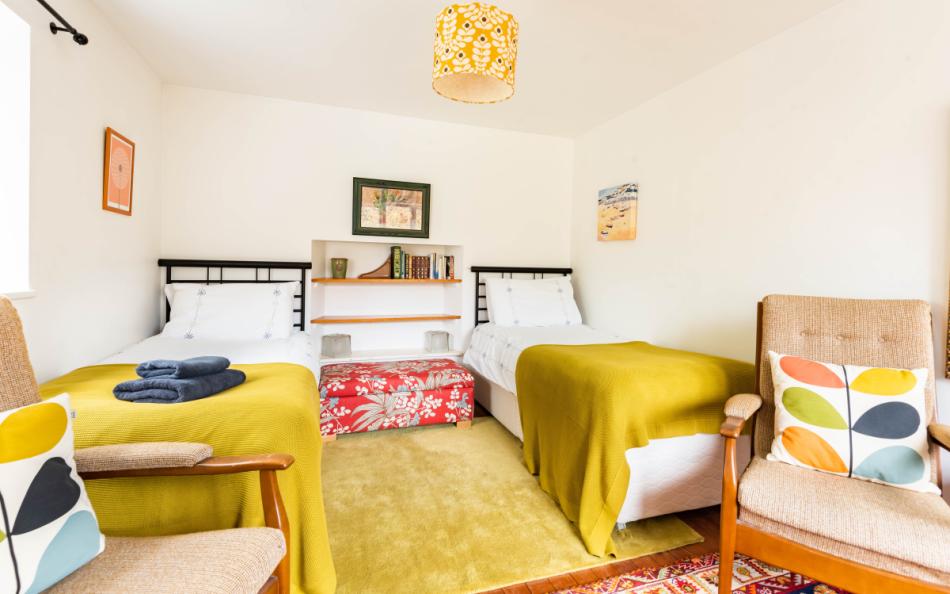 Twin bedroom at Apple Barn 