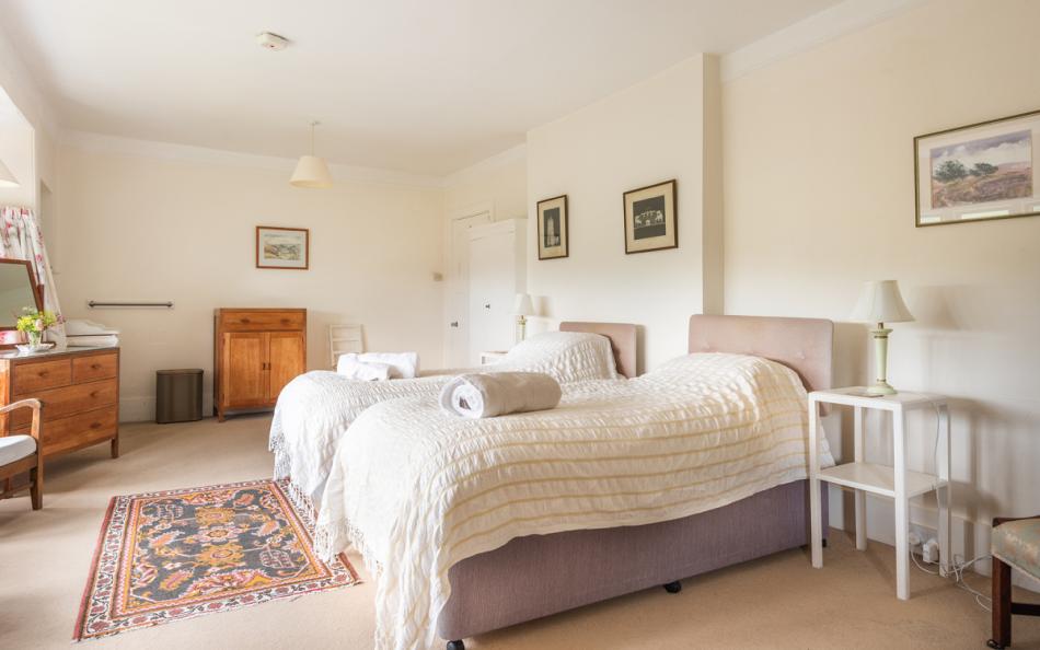 Twin bedroom at Holmbush 