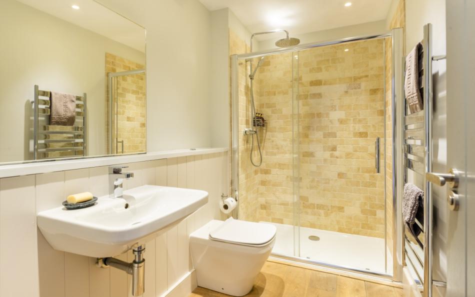 Ground floor shower room at Fastnet