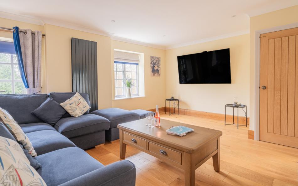 lounge with tv at Rhododendron House