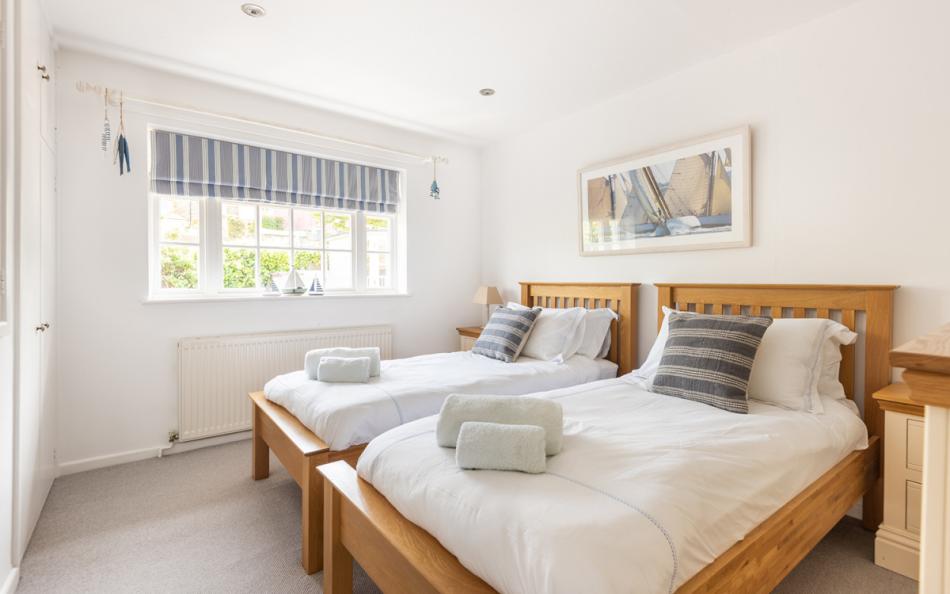 Bedroom 3 at 1 Kings Cottages