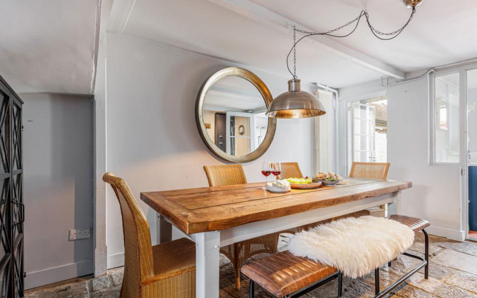 dining room at Saddlers Cottage