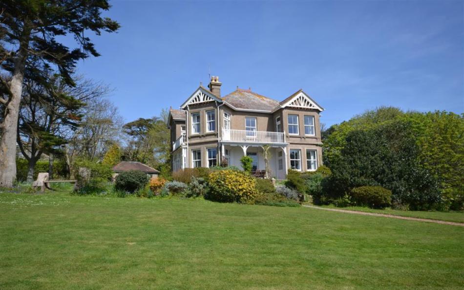 Heathfield large holiday house sleeps 10 in Devon