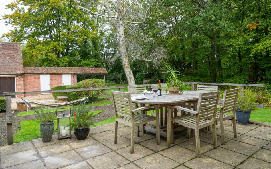 Outdoor seating at Dell Cottage