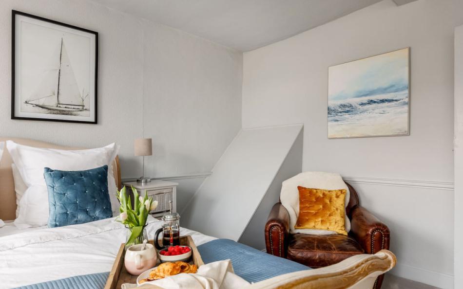 main double bedroom at Saddlers Cottage