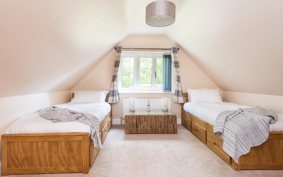 Twin beds at Gorselands Cottage