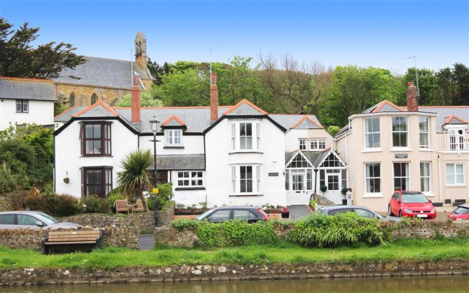 Wharfinger large holiday cottage in bude sleeps 8