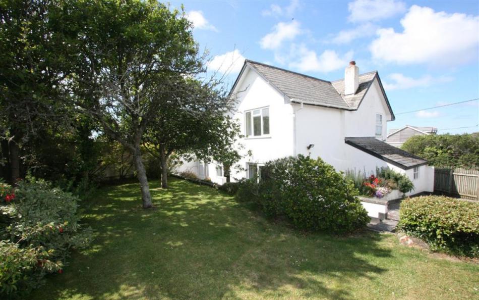Clovelly Cottage in Crantock, Corwall, large holiday home sleeps 8