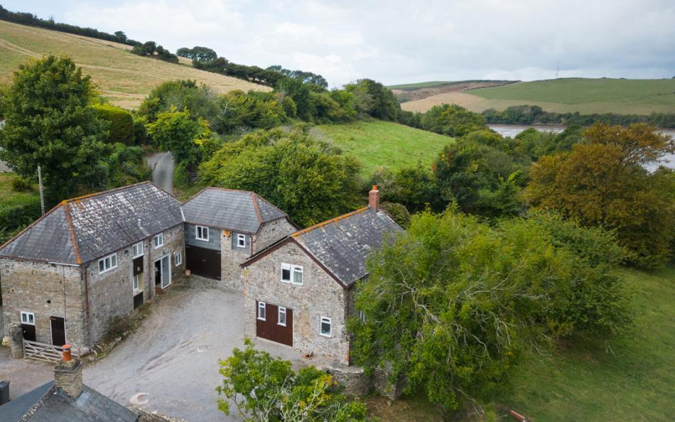Goodshelter Barns and The Boathouse sleeps 16 in Devon