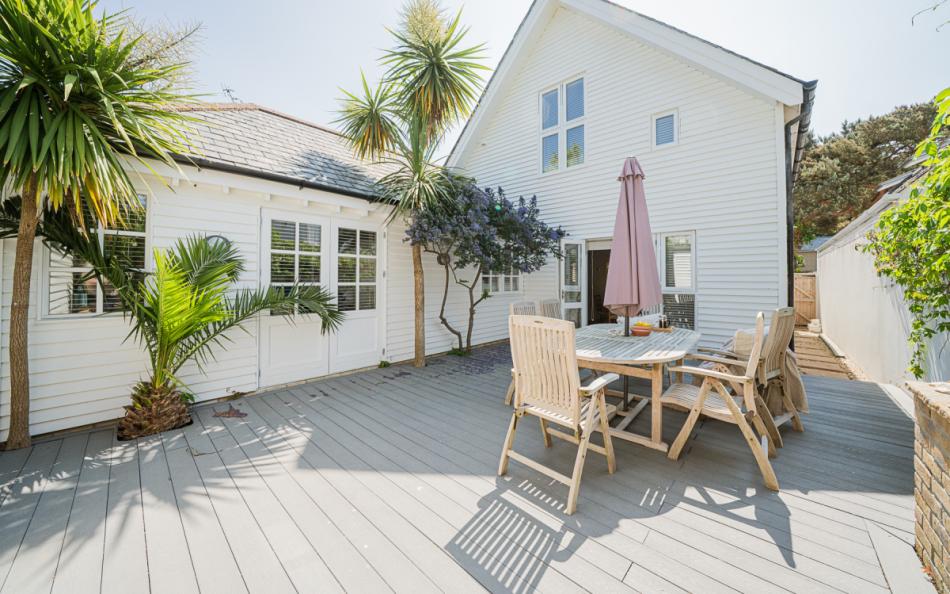 Boathouse is a large holiday house in Sandbanks in Poole