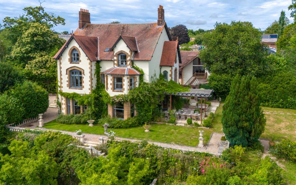 The Lost Manor large group holiday house in Chulmleight, sleeps 20