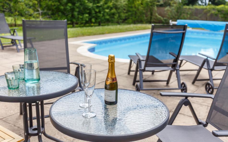 outdoor pool at Thatchby Oak