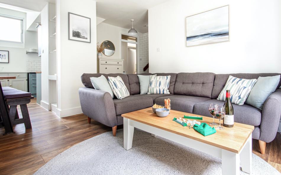 The Courtyard in kingsand, large holiday home sleeps 8 people