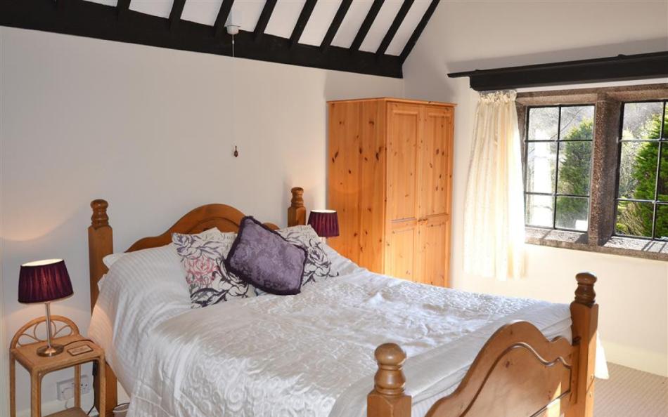 second double bedroom at Treverbyn Vean Lodge & Stable