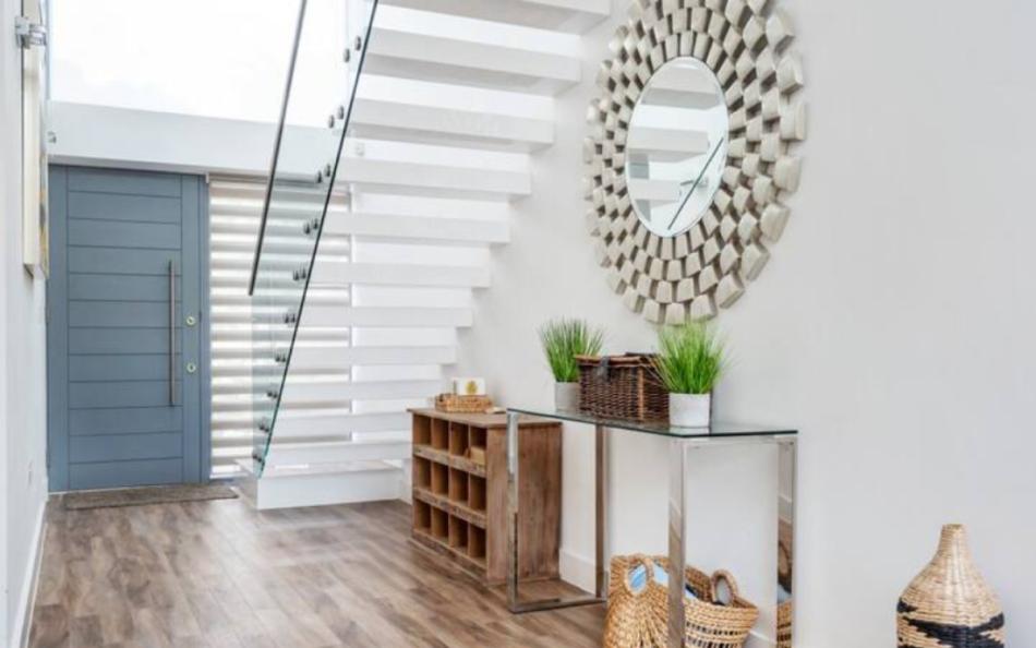 Entrance hall at La Mer