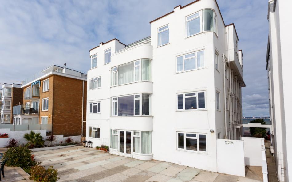 exterior view of Utopia No.6