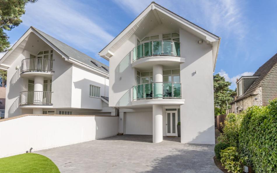 Allure in Sandbanks