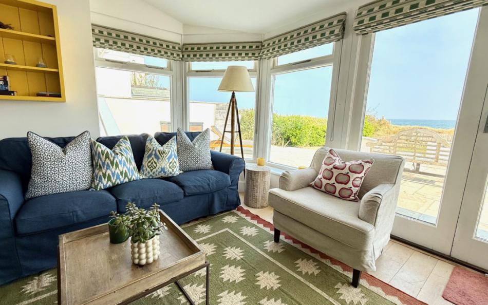 Sitting room with views at Holwell