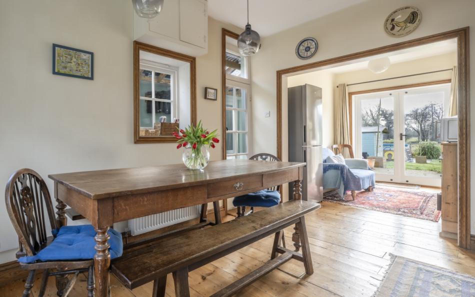 dining area at Heather Cottage
