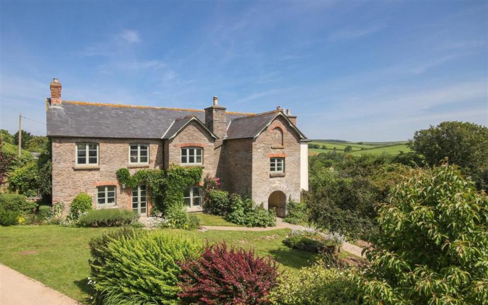 Higher Sutton holiday cottage sleeps 11 in Devon 