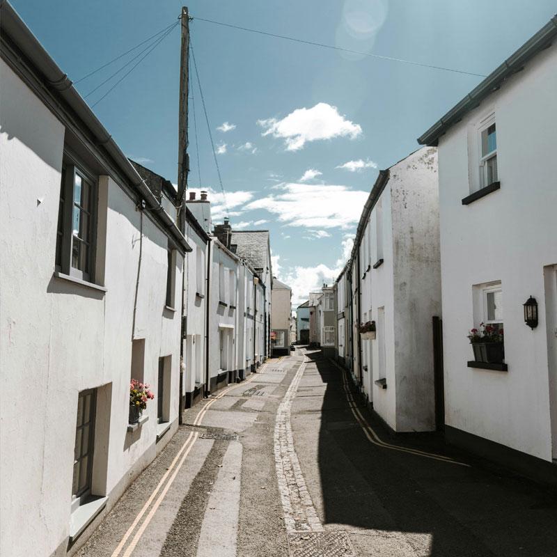 Find Large Cottages in Appledore that Sleeps 8 or More