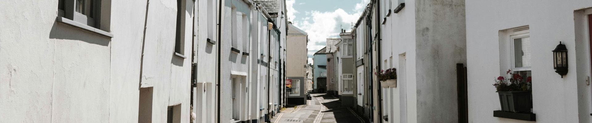 Large holiday cottages available in Appledore, Devon close to beautiful beaches and traditional harbours